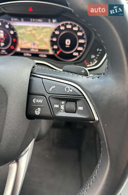 Внедорожник / Кроссовер Audi Q5 2018 в 
