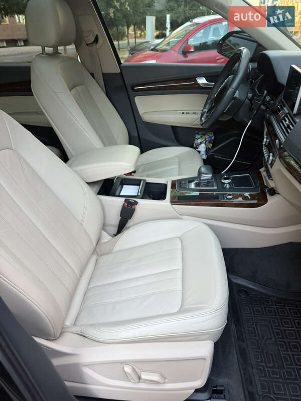 Внедорожник / Кроссовер Audi Q5 2017 в Одессе