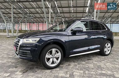 Внедорожник / Кроссовер Audi Q5 2017 в 