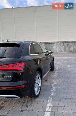 Внедорожник / Кроссовер Audi Q5 2016 в 