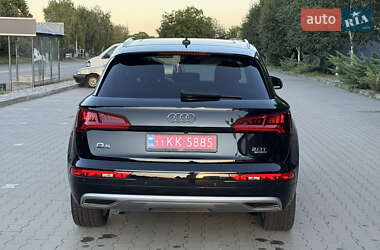 Внедорожник / Кроссовер Audi Q5 2018 в 