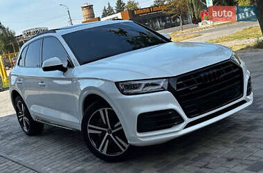 Внедорожник / Кроссовер Audi Q5 2017 в 