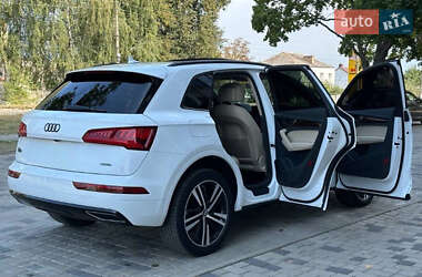 Внедорожник / Кроссовер Audi Q5 2017 в 