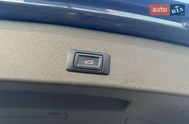 Позашляховик / Кросовер Audi Q5 2015 в 