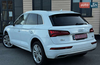 Внедорожник / Кроссовер Audi Q5 2018 в 