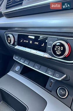 Внедорожник / Кроссовер Audi Q5 2021 в 