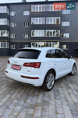 Внедорожник / Кроссовер Audi Q5 2018 в 
