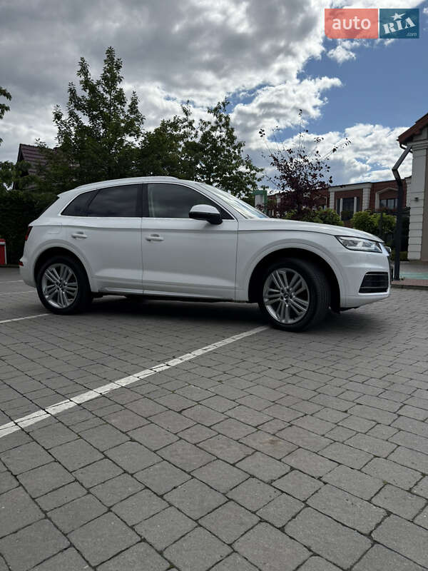 Позашляховик / Кросовер Audi Q5 2020 в Львові
