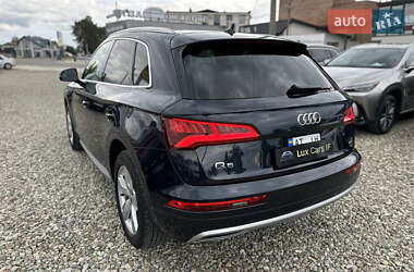 Внедорожник / Кроссовер Audi Q5 2018 в 