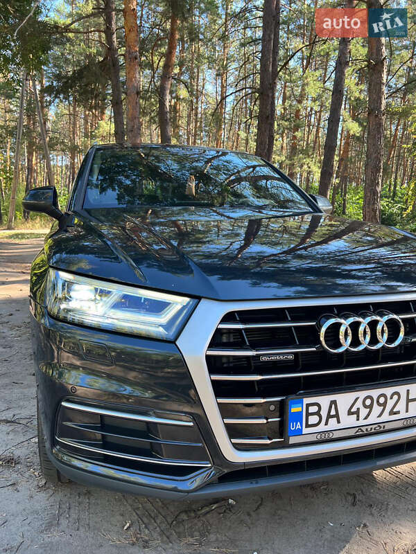 Внедорожник / Кроссовер Audi Q5 2018 в 
