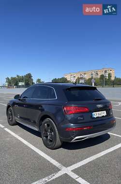 Внедорожник / Кроссовер Audi Q5 2018 в 