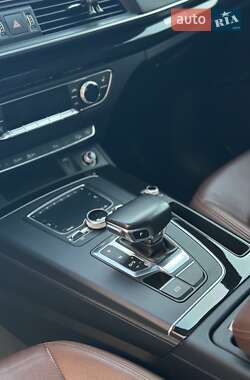 Внедорожник / Кроссовер Audi Q5 2018 в 