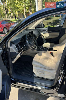 Внедорожник / Кроссовер Audi Q5 2018 в 