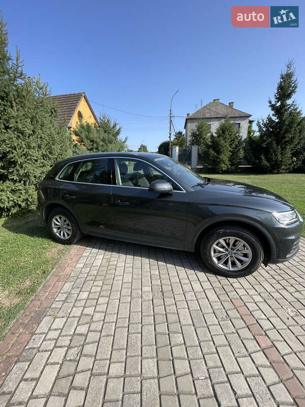Внедорожник / Кроссовер Audi Q5 2017 в Мукачево