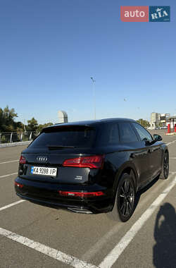 Внедорожник / Кроссовер Audi Q5 2017 в 