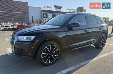 Внедорожник / Кроссовер Audi Q5 2017 в 