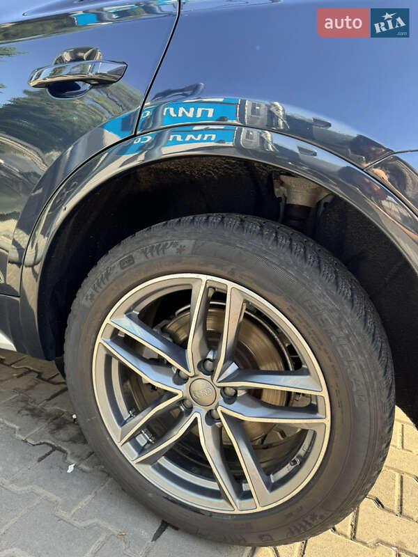 Внедорожник / Кроссовер Audi Q5 2017 в Кривом Роге