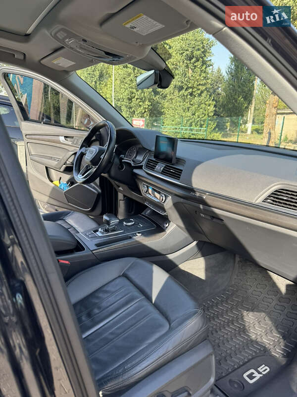 Внедорожник / Кроссовер Audi Q5 2017 в Кривом Роге