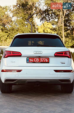 Внедорожник / Кроссовер Audi Q5 2018 в 