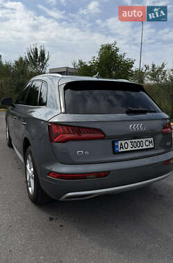 Внедорожник / Кроссовер Audi Q5 2017 в 