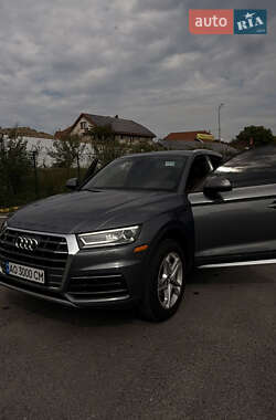 Внедорожник / Кроссовер Audi Q5 2017 в 