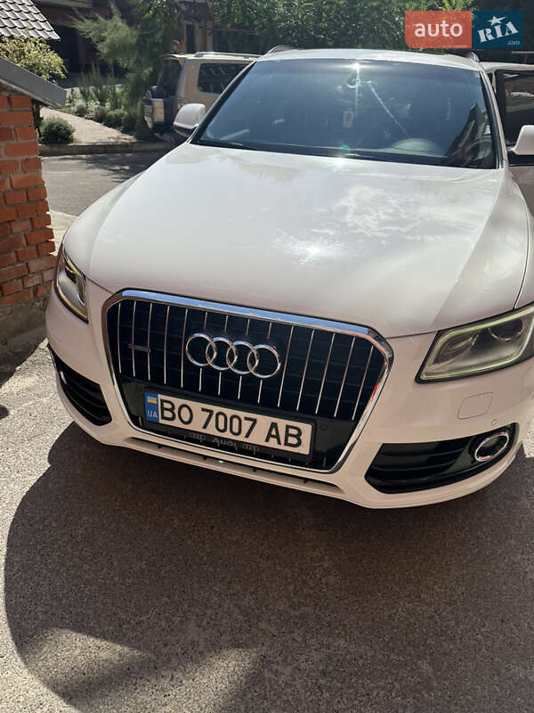 Внедорожник / Кроссовер Audi Q5 2012 в 