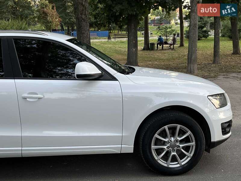 Внедорожник / Кроссовер Audi Q5 2011 в Киеве