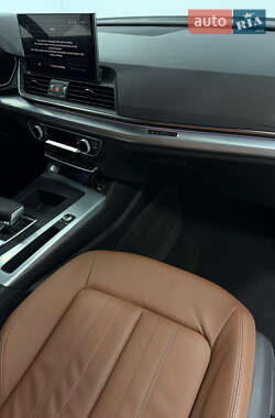 Позашляховик / Кросовер Audi Q5 2022 в 