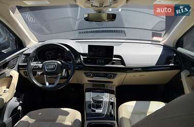 Позашляховик / Кросовер Audi Q5 2018 в 