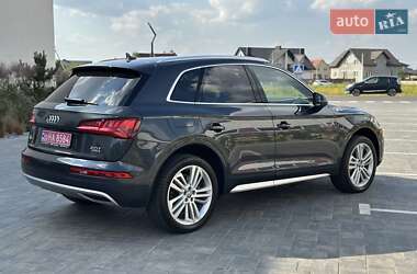 Внедорожник / Кроссовер Audi Q5 2017 в 