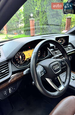 Внедорожник / Кроссовер Audi Q5 2018 в 
