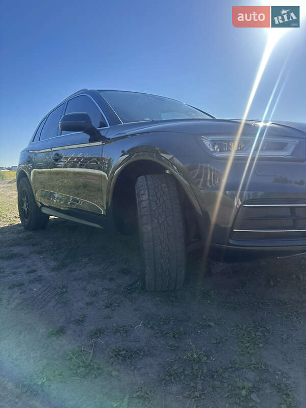 Внедорожник / Кроссовер Audi Q5 2018 в Вишневом