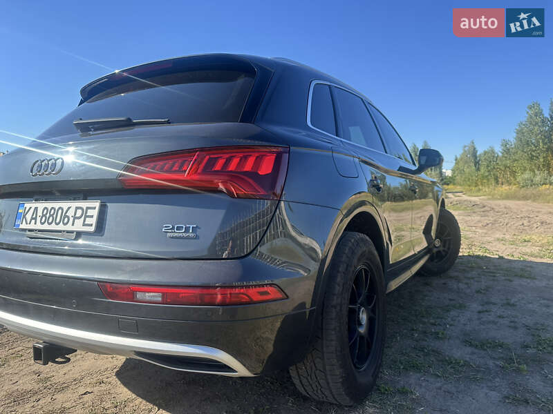 Внедорожник / Кроссовер Audi Q5 2018 в Вишневом