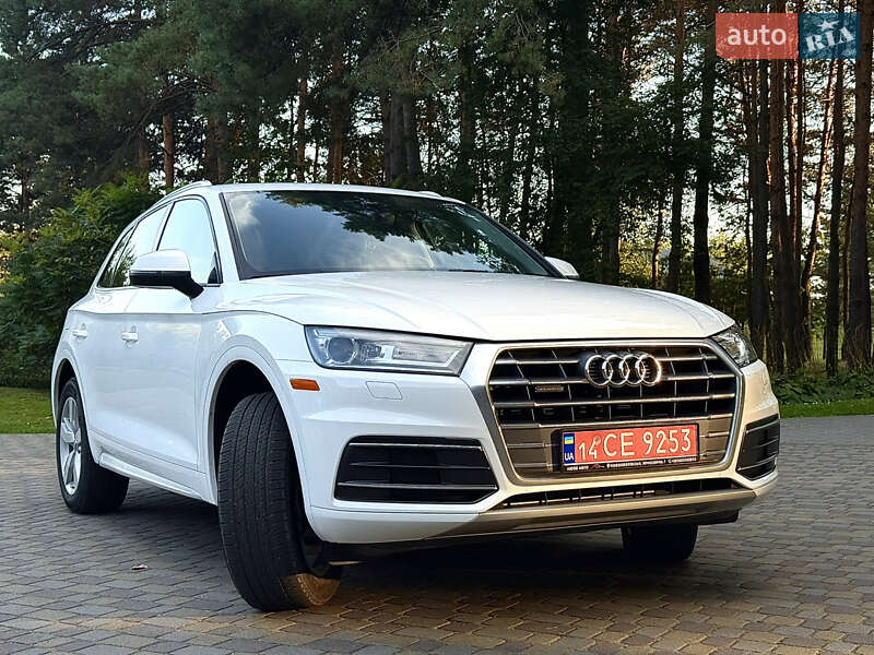 Внедорожник / Кроссовер Audi Q5 2017 в Новояворовске