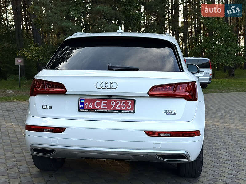 Внедорожник / Кроссовер Audi Q5 2017 в Новояворовске