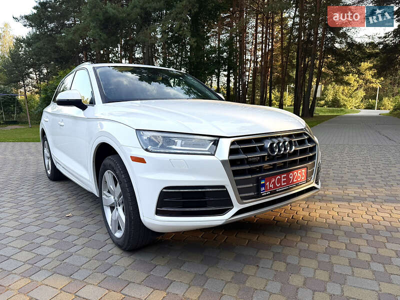 Внедорожник / Кроссовер Audi Q5 2017 в Новояворовске