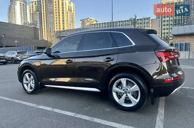 Внедорожник / Кроссовер Audi Q5 2017 в 