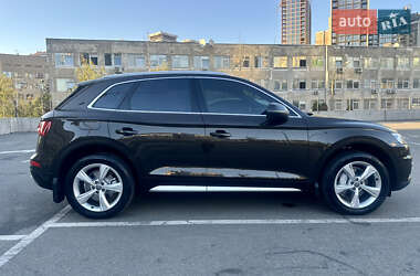 Внедорожник / Кроссовер Audi Q5 2017 в 