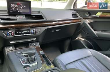 Внедорожник / Кроссовер Audi Q5 2018 в 