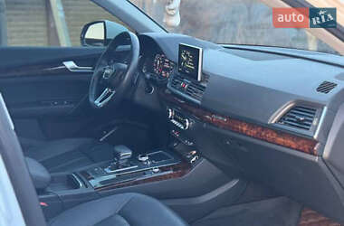 Внедорожник / Кроссовер Audi Q5 2017 в Сумах