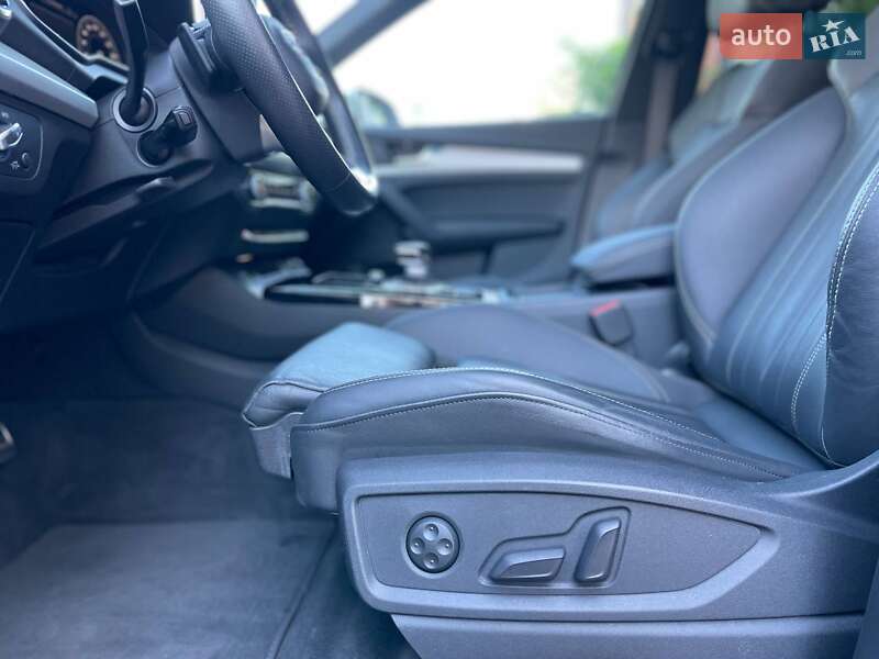 Внедорожник / Кроссовер Audi Q5 2021 в Киеве
