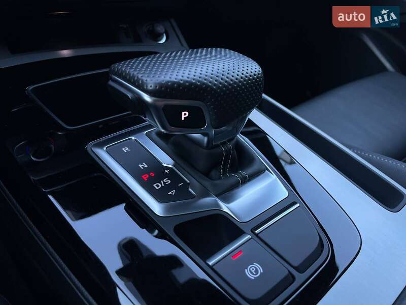 Внедорожник / Кроссовер Audi Q5 2021 в Киеве