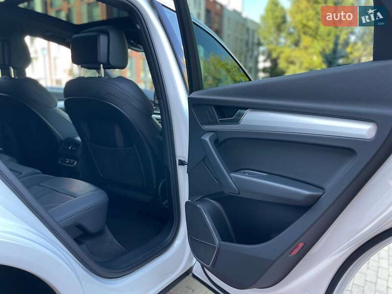 Внедорожник / Кроссовер Audi Q5 2021 в Киеве