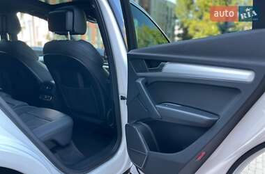 Позашляховик / Кросовер Audi Q5 2021 в 