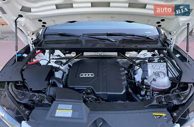 Позашляховик / Кросовер Audi Q5 2021 в 