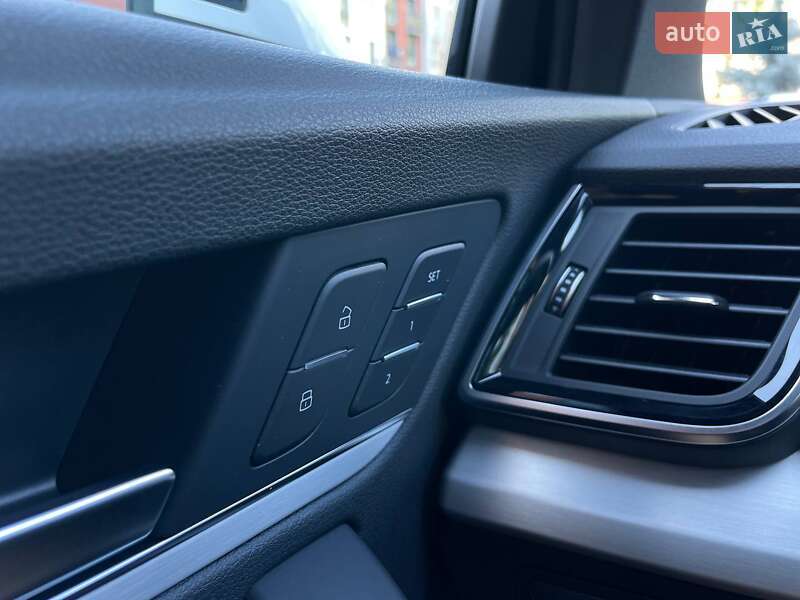 Внедорожник / Кроссовер Audi Q5 2021 в Киеве