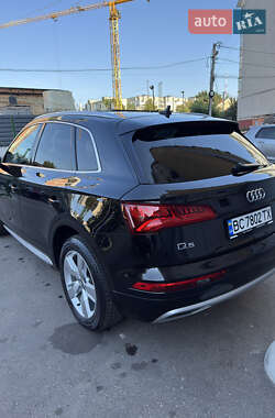 Внедорожник / Кроссовер Audi Q5 2017 в 