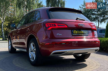 Внедорожник / Кроссовер Audi Q5 2017 в 