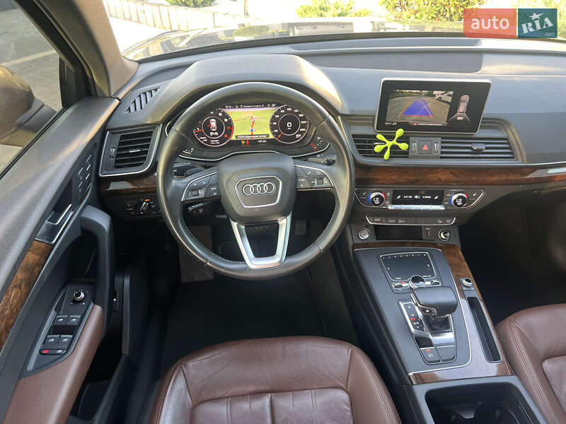 Позашляховик / Кросовер Audi Q5 2017 в Ужгороді