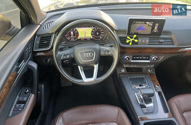 Внедорожник / Кроссовер Audi Q5 2017 в 